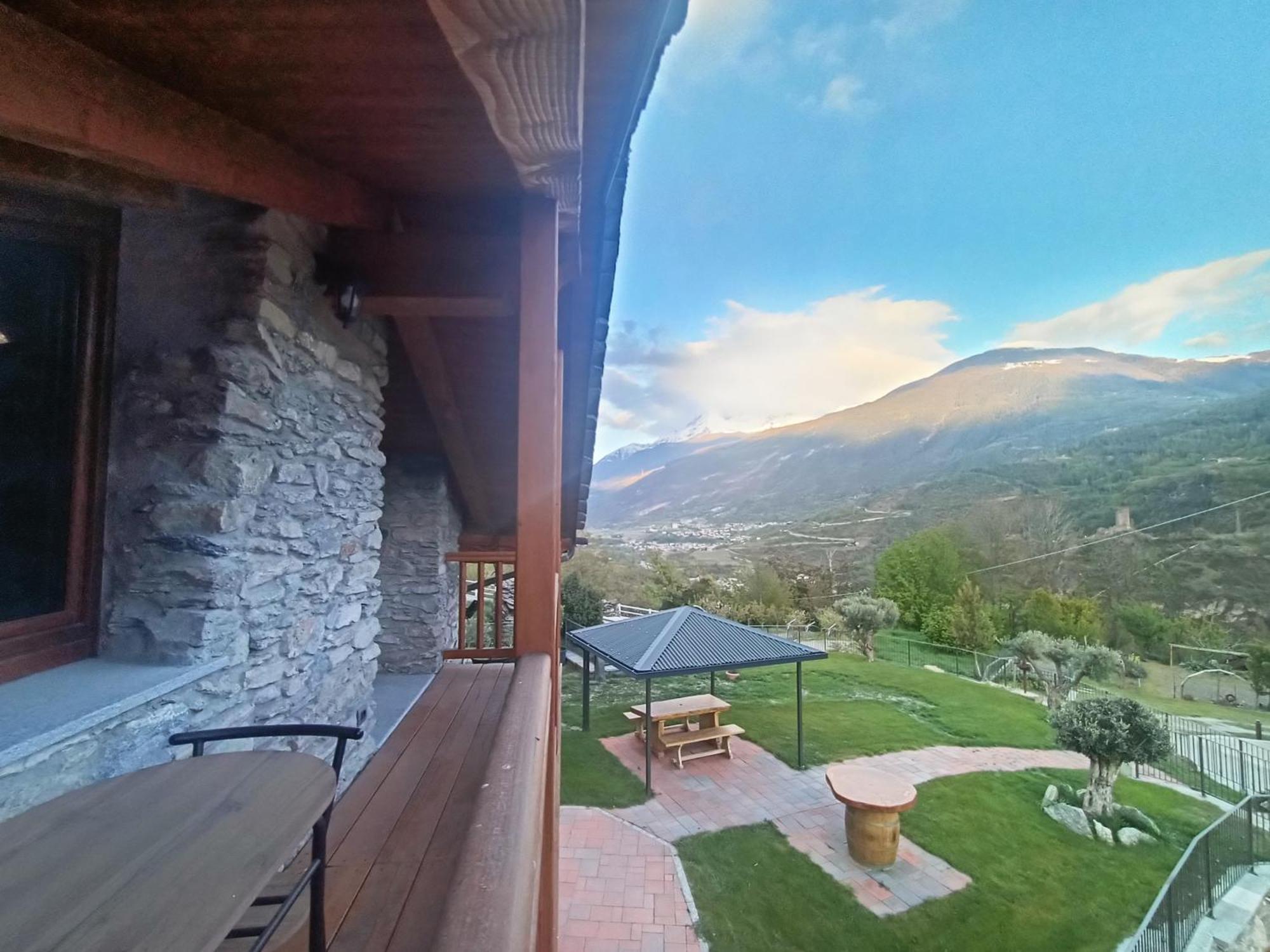 Le Temps Retrouve - Casa Tipica Con Giardino Villa Villeneuve Exterior photo
