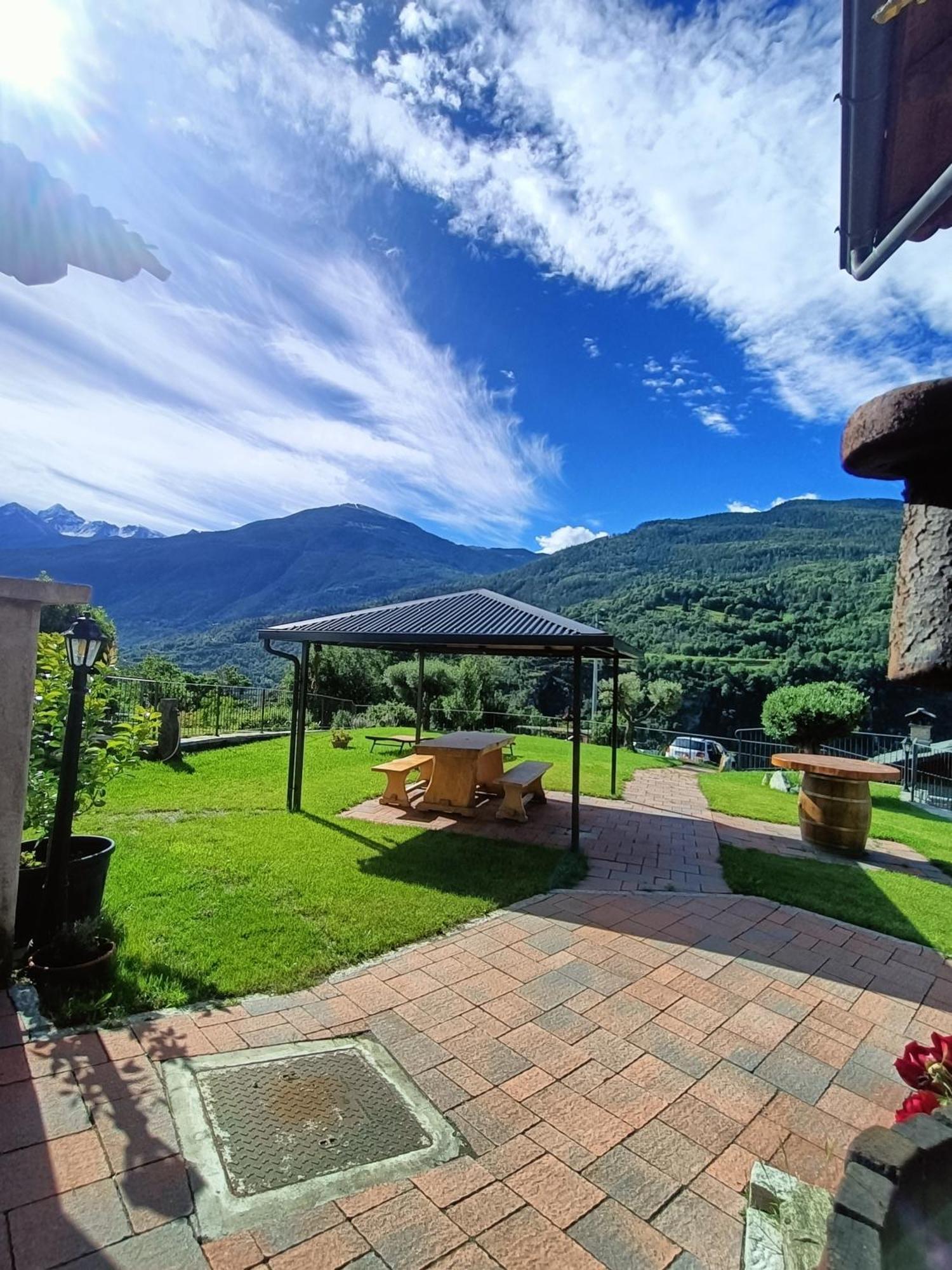 Le Temps Retrouve - Casa Tipica Con Giardino Villa Villeneuve Exterior photo